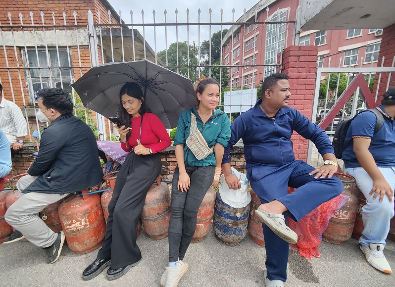 सरकार आफैँ खुद्रा बिक्रेता बन्दा ग्यास बिक्री झनै अस्तव्यस्त