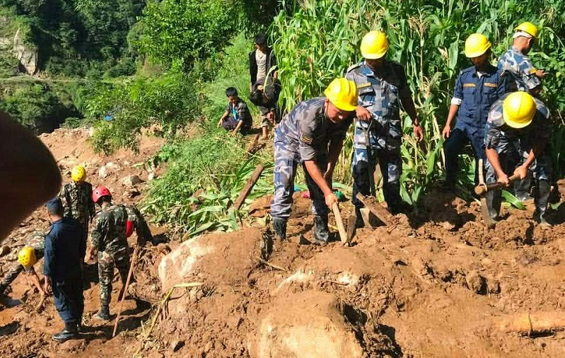 रोल्पाको पहिरोमा ज्यान गुमाउनेको सङ्ख्या ७ पुग्याे, ५ जना बेपत्ता