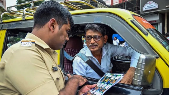 भारतको महाराष्ट्रमा ट्याक्सी र टुक–टुक चालकलाई स्थानीय भाषा सिक्न १ वर्षको समय