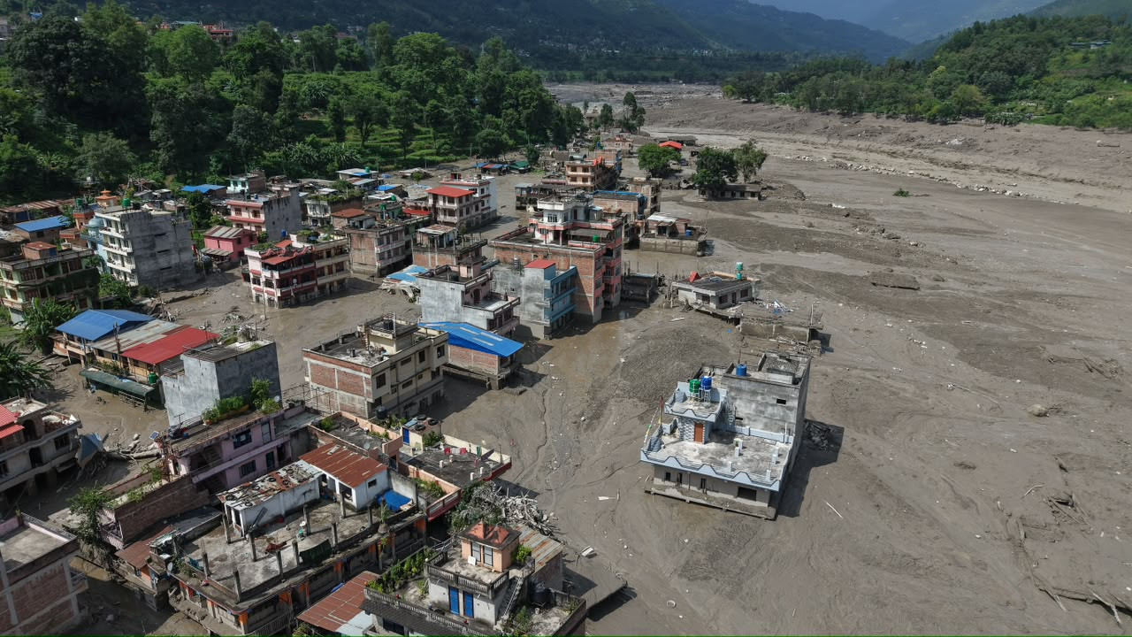 बाढी प्रभावितहरूको दशैँ होल्डिङ सेन्टरमै बित्यो