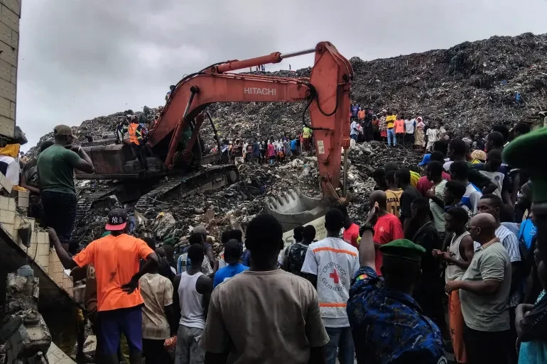 गिनीको ल्यान्डफिलमा पहिरोले पुरिएर ३० जनाको ज्यान गयो
