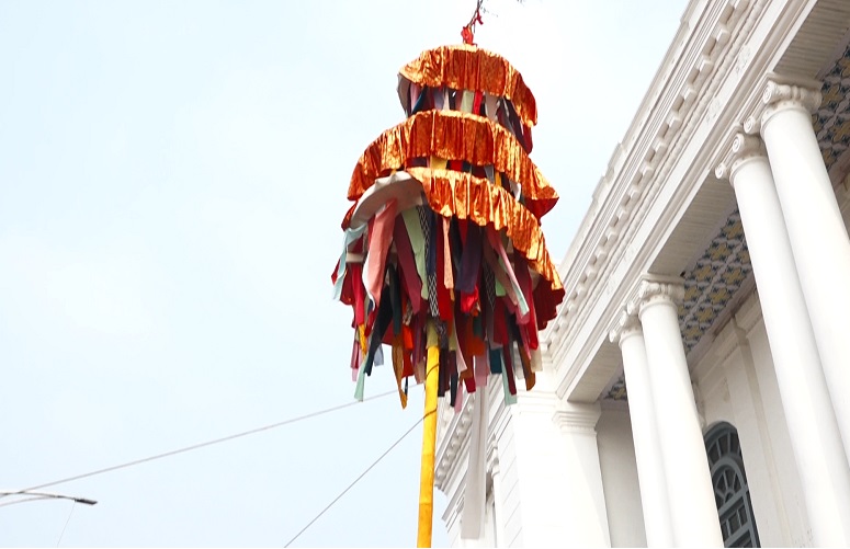 वसन्तपुरमा चीर पूजा गर्दै होली खेल्नेको भीड (फोटो फिचर)