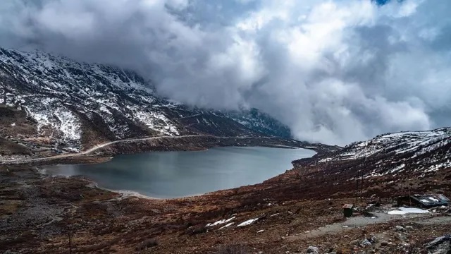 हिमनदी तीव्र गतिमा पग्लिँदै, भारतकाे अर्थतन्त्र ‘जाेखिम’ मा