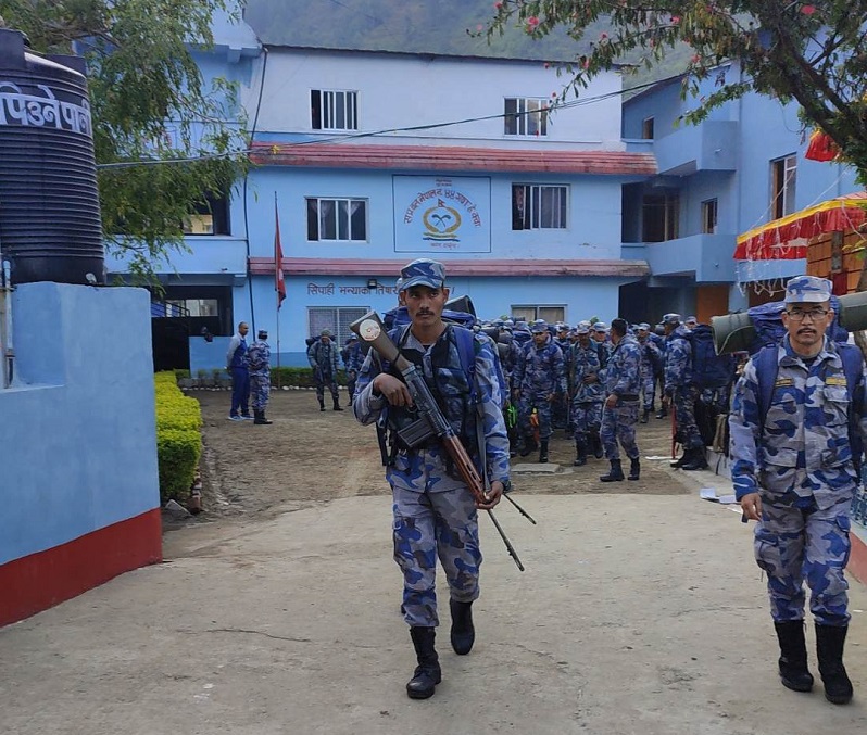 दार्चुलाका सीमा नाकामा सशस्त्र प्रहरीले निगरानी बढाउँदै