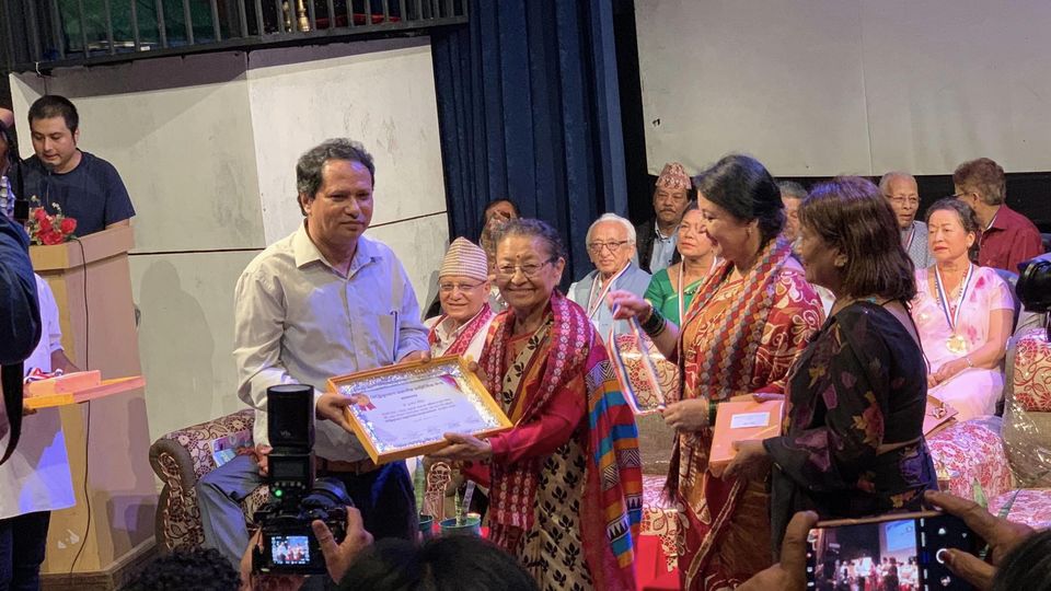 सिद्धिश्वरमान अक्षलोक साहित्यिक केन्द्रकाे उत्कृष्ट सञ्चार साधक सम्मान उज्यालाेकर्मी कुमार रञ्जितलाई