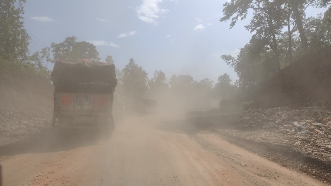 नारायणगढ–बुटवल  सडक खण्ड : घाम लाग्दा धुलो, पानी परे  हिलो (फोटोसहित)