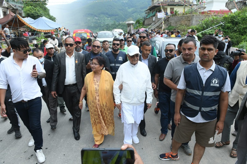 एमाले अध्यक्ष ओली बाढी प्रभावित क्षेत्रमा