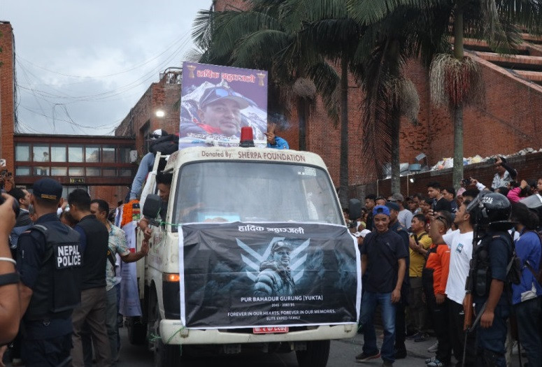 ‘ब्रोड पिक’ मा ज्यान गुमाएका आराेही पुरबहादुर गुरुङको स्वयम्भूमा अन्त्येष्टि