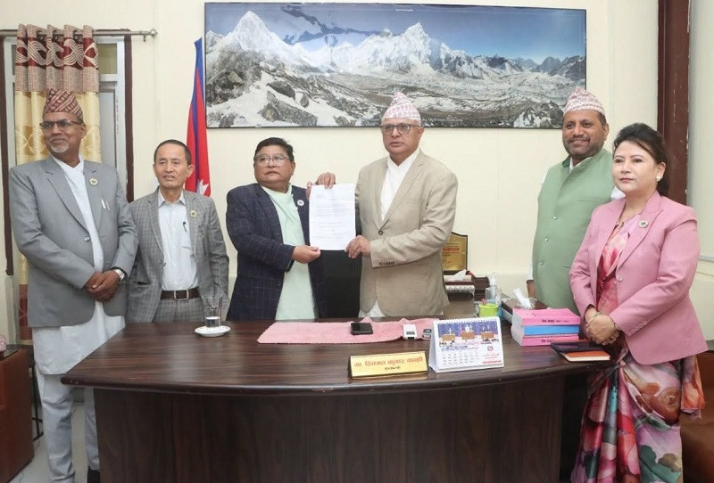 काेशीमा कांग्रेसका मन्त्रीले राजीनामा दिए