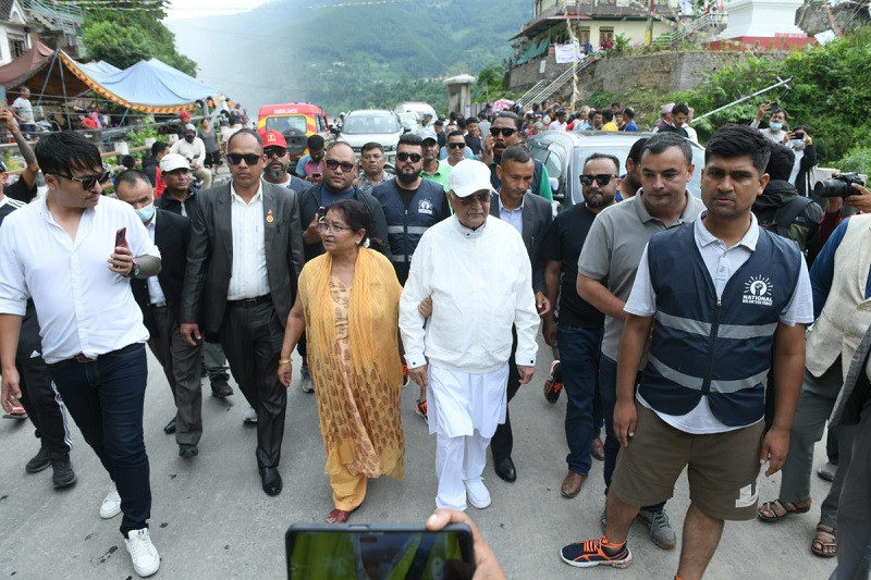 एमाले अध्यक्ष ओली बाढी प्रभावित क्षेत्रमा