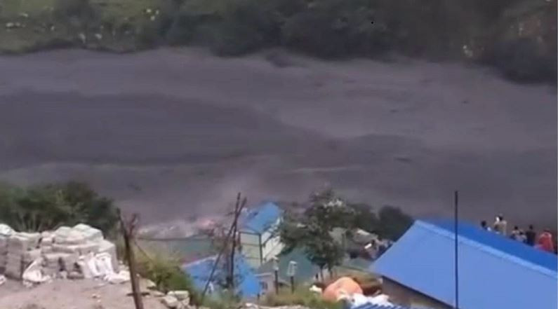 बूढीगण्डकीको बाढीले चुमनुब्रीका पैयू र बगर गाउँका ३५ घर बगायो