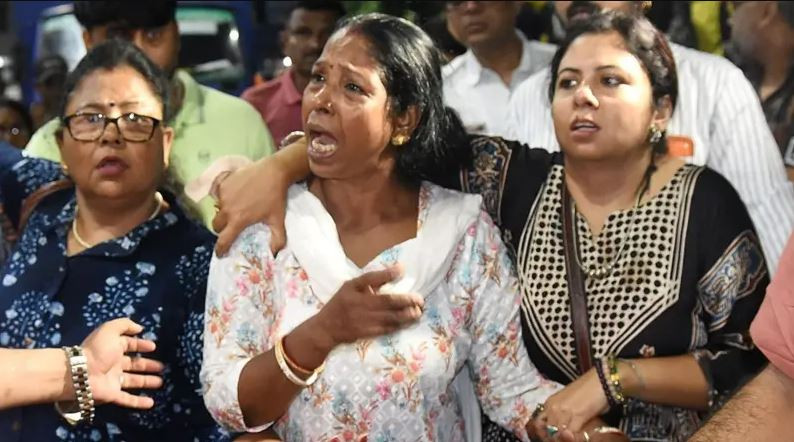 भारतको कोलकातामा भएको भागदौडमा १९ जनाको ज्यान गयो