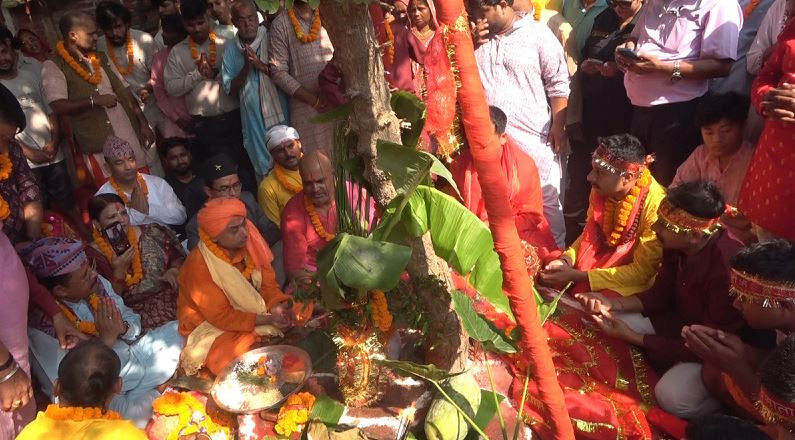 जनकपुरधामको राजदेवी मन्दिरमा सुरक्षा निकायको सलामीसहित फूलपाती भित्र्याइयो