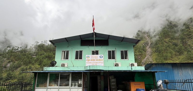 रसुवा भन्सार कार्यालयका १४ कर्मचारी सम्पर्कविहीन