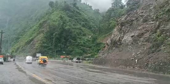 काठमाण्डौ–नारायणगढ सडकमा गाडी चलाउन रोक
