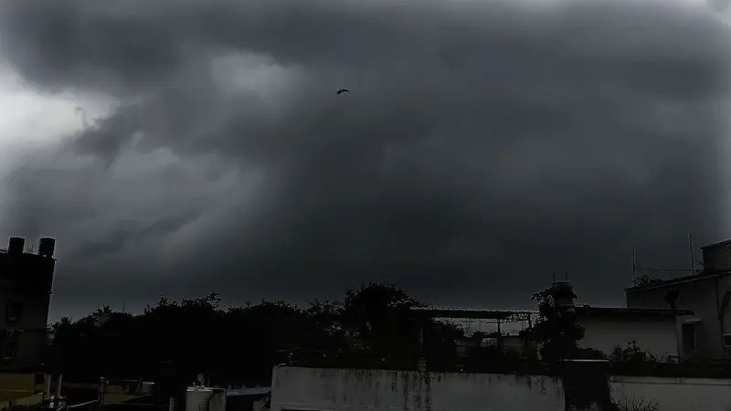 नेपाल नजिक आइपुग्दा ‘अर्नब’ चक्रवात केही कमजोर बन्ने अनुमान, जाेखिम भने कायमै