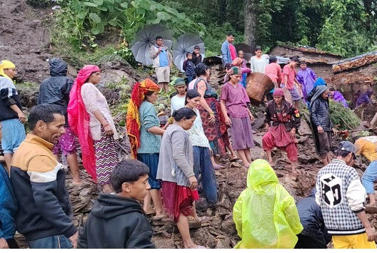 बाजुरामा पहिरोले २ घर पुरिँदा १ जना बेपत्ता, २ जना घाइते