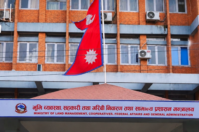 सरकारी जागिरबाट पेन्सन पाएकाले अब करारमा काम गर्न नपाउने
