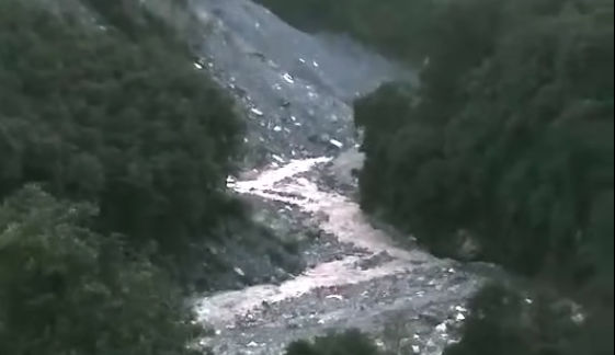 पहिरो खसेर थुनिएको किम्रुङ खोलाको बहाव खुलेसँगै जोखिम घट्यो