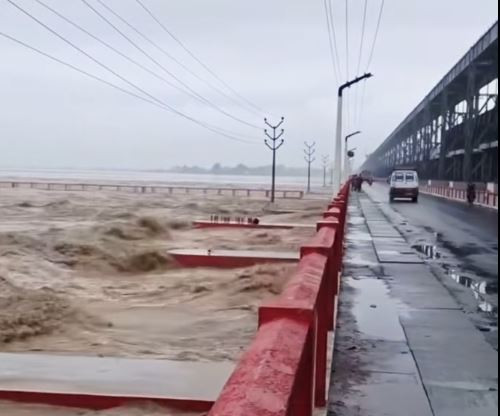 कोशी ब्यारेजमा जलसतह बढेसँगै ४३ वटा ढोका खोलियो