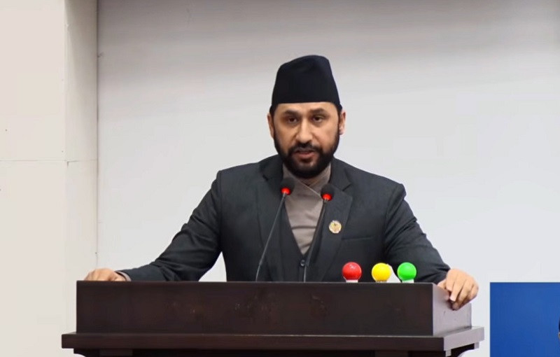 विपद‍्मा रुँदै गरेका नागरिकलाई होच्याउने कुनै अन्ध समर्थक चाहिएको छैन : रवि लामिछाने