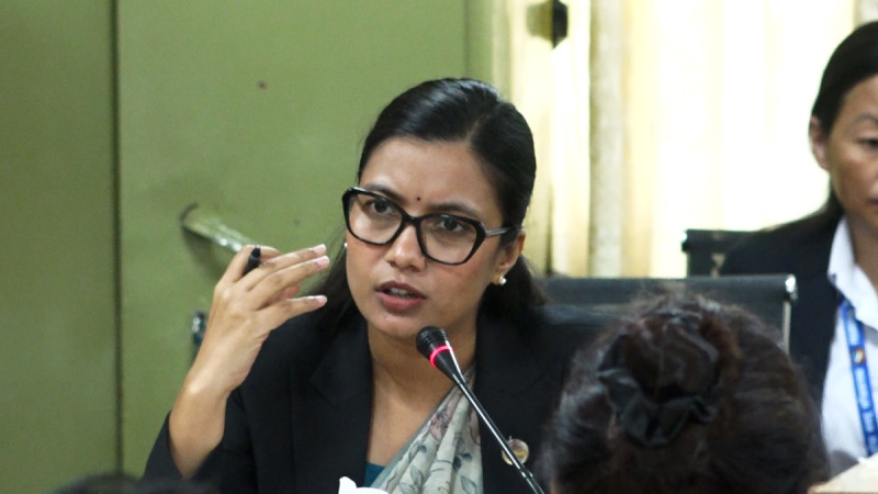 आमालाई ६ महिना र बुबालाई ४२ दिन तलबसहितको प्रसूति बिदाको प्रस्ताव