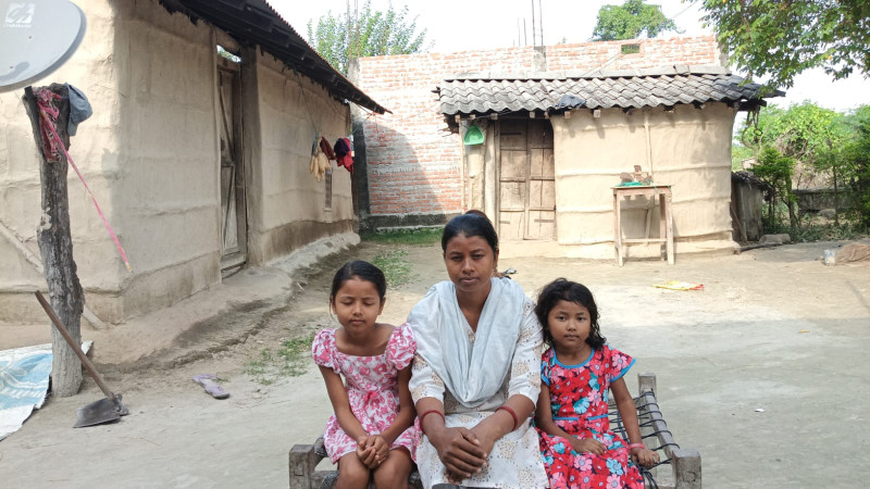 बाढीले खोस्यो दशैँको टीका, बेपत्ता आफन्तको पर्खाइमा खाली निधार