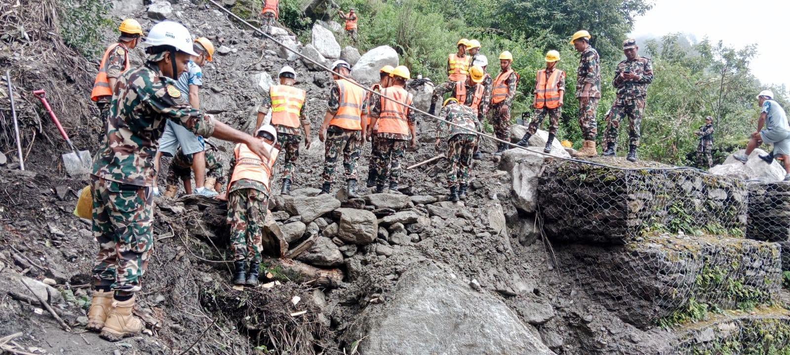 भोटेकोशी बाढी : पाँचौं दिन पनि खोज र उद्धारको काम चल्दै