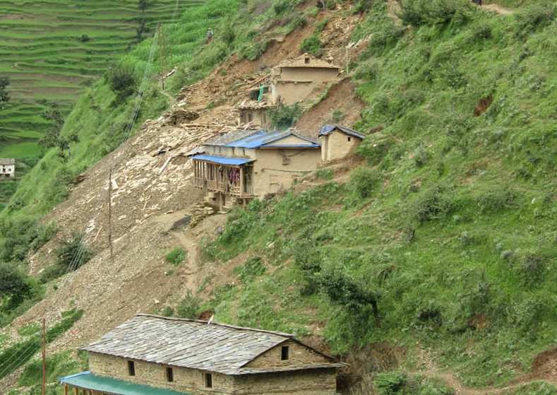 पहिरोको जोखिममा रहेका ११५ जनालाई सुरक्षित ठाउँमा सारियो