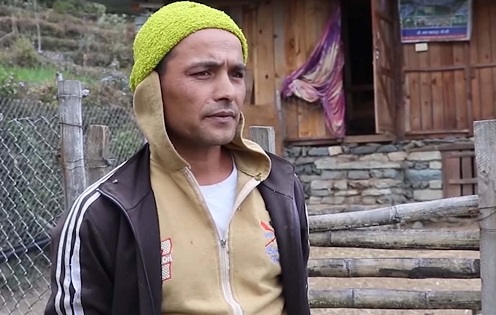 साउदीमा भेडा चराएर फर्कनुभएका बलबहादुर अहिले आफ्नै गाउँमा बाख्रापालनमा  रमाउँदै