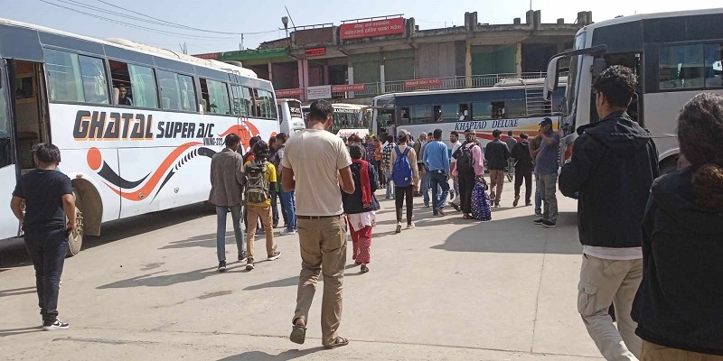 नयाँ बसपार्कमा दशैँका यात्रुको निःशुल्क स्वास्थ्य परीक्षण