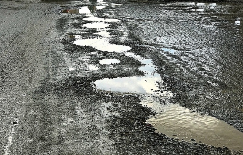 साढे नौ वर्ष बित्दा पनि कञ्चनपुरको हुलाकी सडक अधुरै