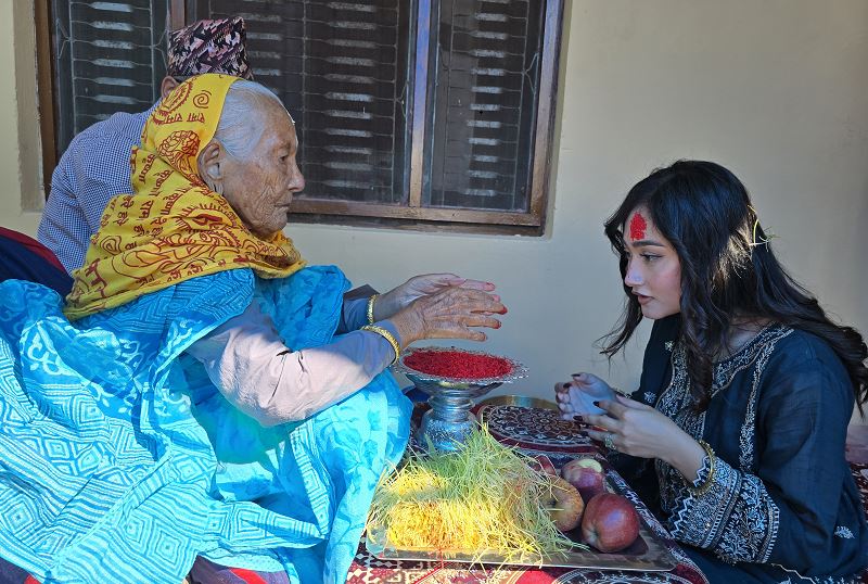 दशैँको टीकाको दोस्रो दिन आज पनि टीका–जमरा ग्रहण गरिँदै