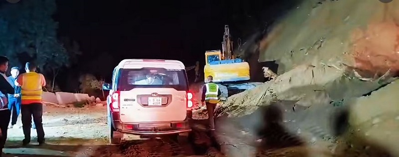 गलौंदीमा सडक खुल्यो, अहिलेलाई ‘होल्ड’ भएका गाडी मात्रै सञ्चालन
