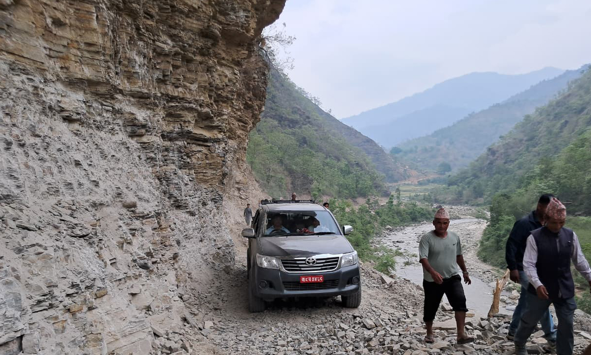 पाँच महिना लगाएर घर्तीभिरको चट्टान फुटाइयो
