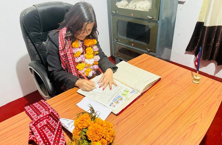 दुई महिनापछि कर्मचारी पुगेपछि जुम्लाको सिंजामा नागरिकता वितरण शुरु