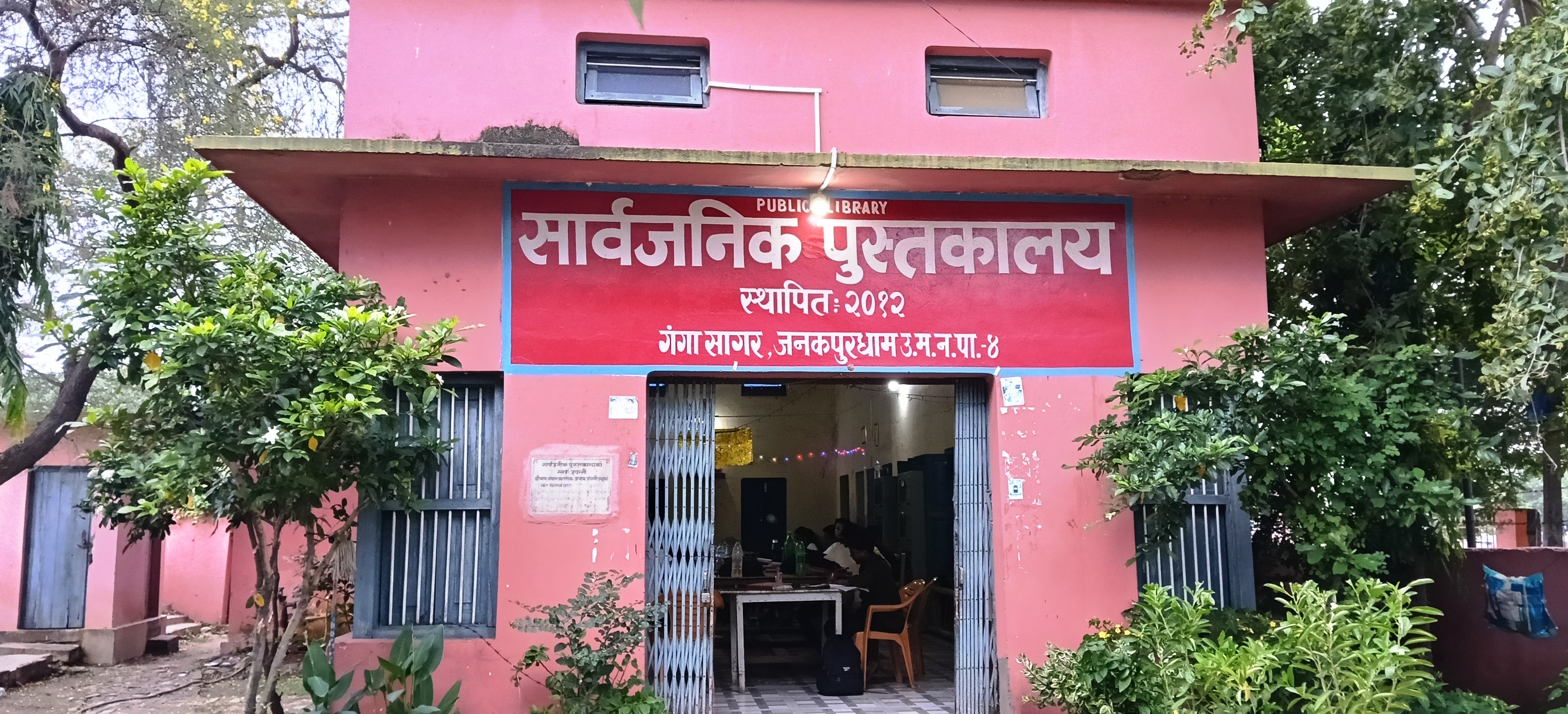 ओझेलमा ऐतिहासिक पुस्तकालय