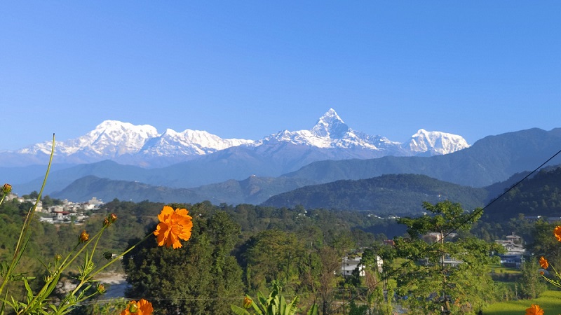 फूलबारीबाट माछापुछ्रे–एक शरद बिहानीको कथा (फोटो फिचर)