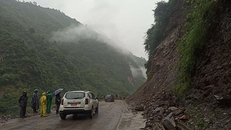 बाढी–पहिरोले अवरुद्ध सडक खुल्न अझै समय लाग्ने