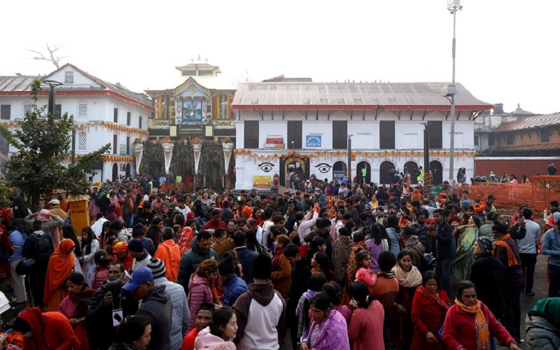 आज साउनको पहिलो सोमबार, पशुपतिनाथमा बिहानैदेखि दर्शनार्थीको घुइँचो