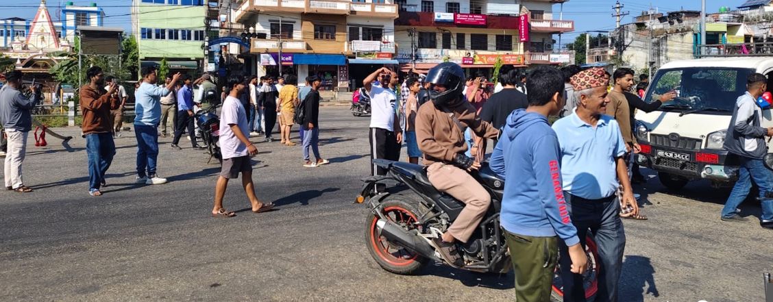 चार दिनदेखि अवरुद्ध वीरगन्ज–पथलैया सडक खुल्यो