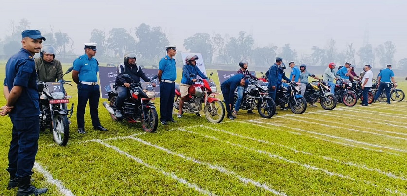 नवलपरासीमा ट्राफिक सचेतनाका लागि ‘स्लो मोटरसाईकल रेस’