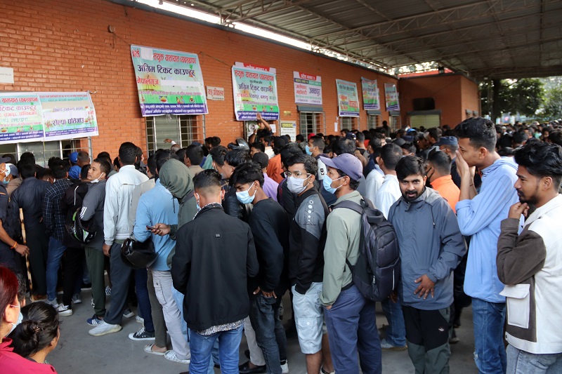दशैँ मनाउन काठमाण्डौबाट गाउँ फर्किने यात्रुको चाप बढ्यो