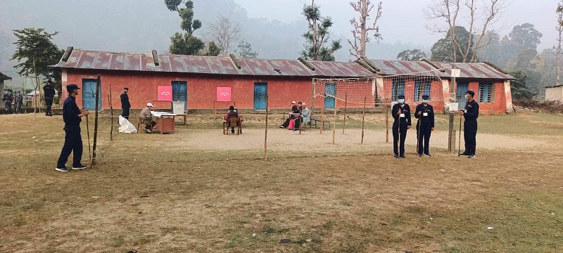 दाङका तीन वटा मतदान केन्द्रमा दिउँसो १ बजेसम्म मत खसेन