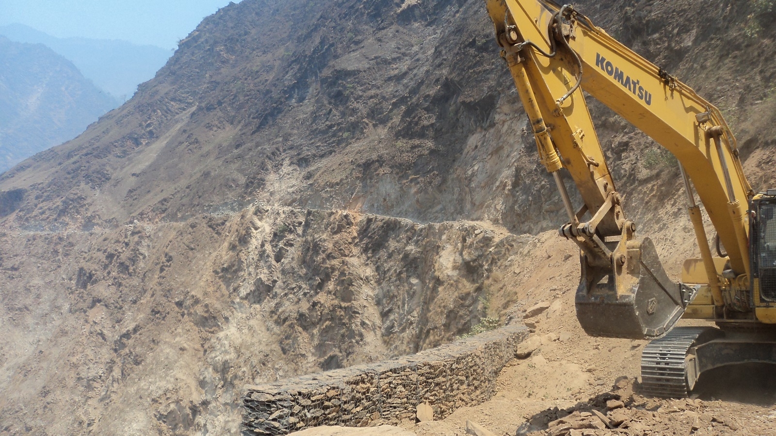 सेनाले विष्फोटक पदार्थ उपलब्ध नगराउँदा सडक निर्माणको कामले गति लिएन