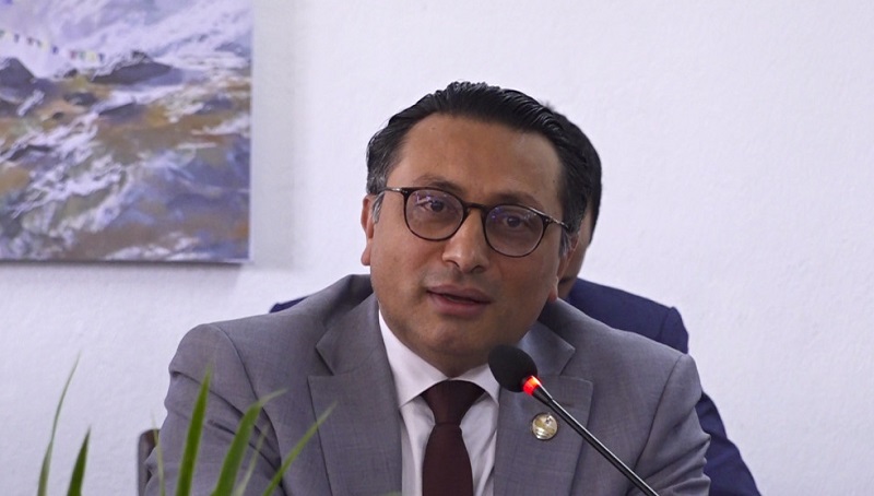 राष्ट्र बैंकको संरचनामा बारम्बार फेरबदल गर्न हुँदैन : अर्थमन्त्री वाग्ले