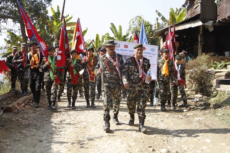 नेपाली सेनाकाे 'एकीकरण पदयात्रा' लाई धादिङमा स्वागत