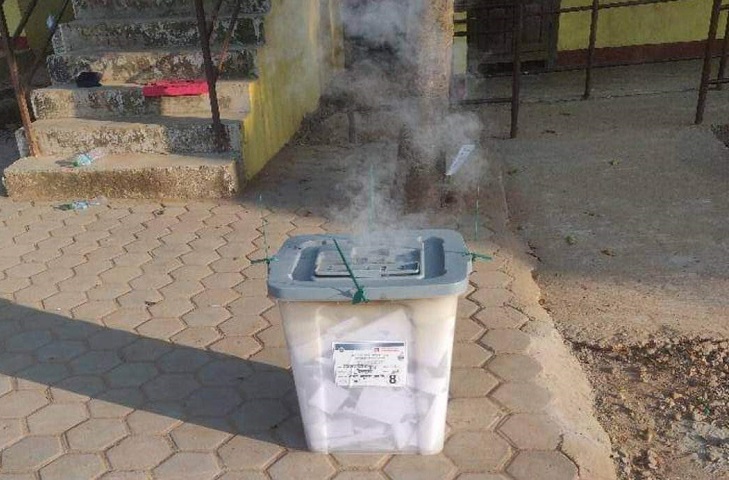 नवलपुरमा एसिड प्रयोग गरि मतपेटिकामा आगजनी
