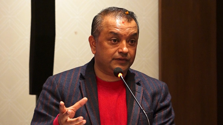 ‘लफङ्गा’ पाराले संविधान संशोधन हुन सक्दैन : गगन थापा