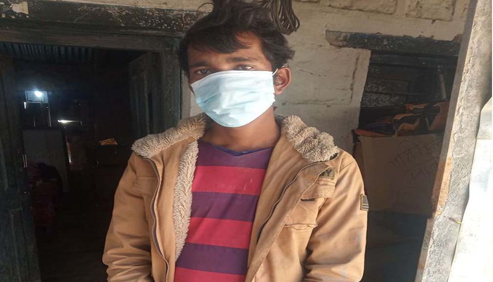 भत्ताकाे रकम महिलाकाे हातबाट थुतेर भागे, सीसीटीभी क्यामेराकाे सहायतामा पक्राउ